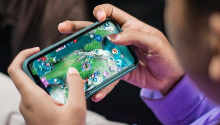 Doyan Mobile Gaming? 10 Tips Main Game di HP Biar Lancar