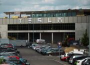 Tesla Umumkan Pecat 400 Karyawan di Pabrik Cabang Jerman