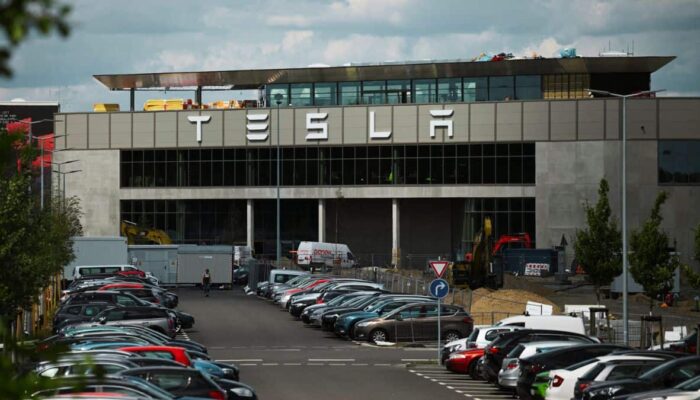 Tesla Umumkan Pecat 400 Karyawan di Pabrik Cabang Jerman